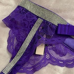 Very sexy Victoria’s Secret garterbelt